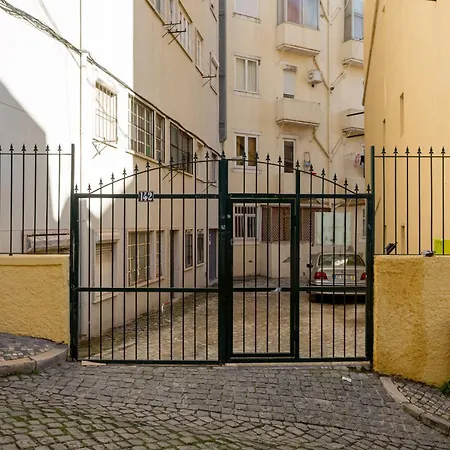 Rua Da Senhora Da Gloria 142 1º *