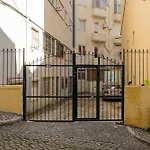 Rua Da Senhora Da Gloria 142 1º *